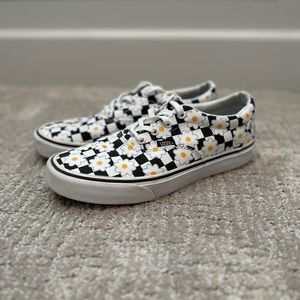 Size 8.5 Vans Doheny Flower Checkerboard